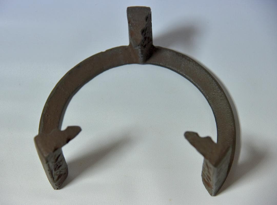 菊池正直造【極上品】　和鉄笹爪虫食い五徳（七寸）囲炉裏/共箱