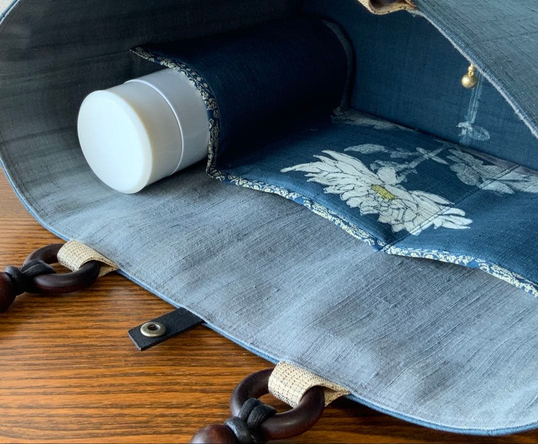 A4サイズ対応　紬帯　白菊の花　リメイク　江戸打紐ハンドルバッグ