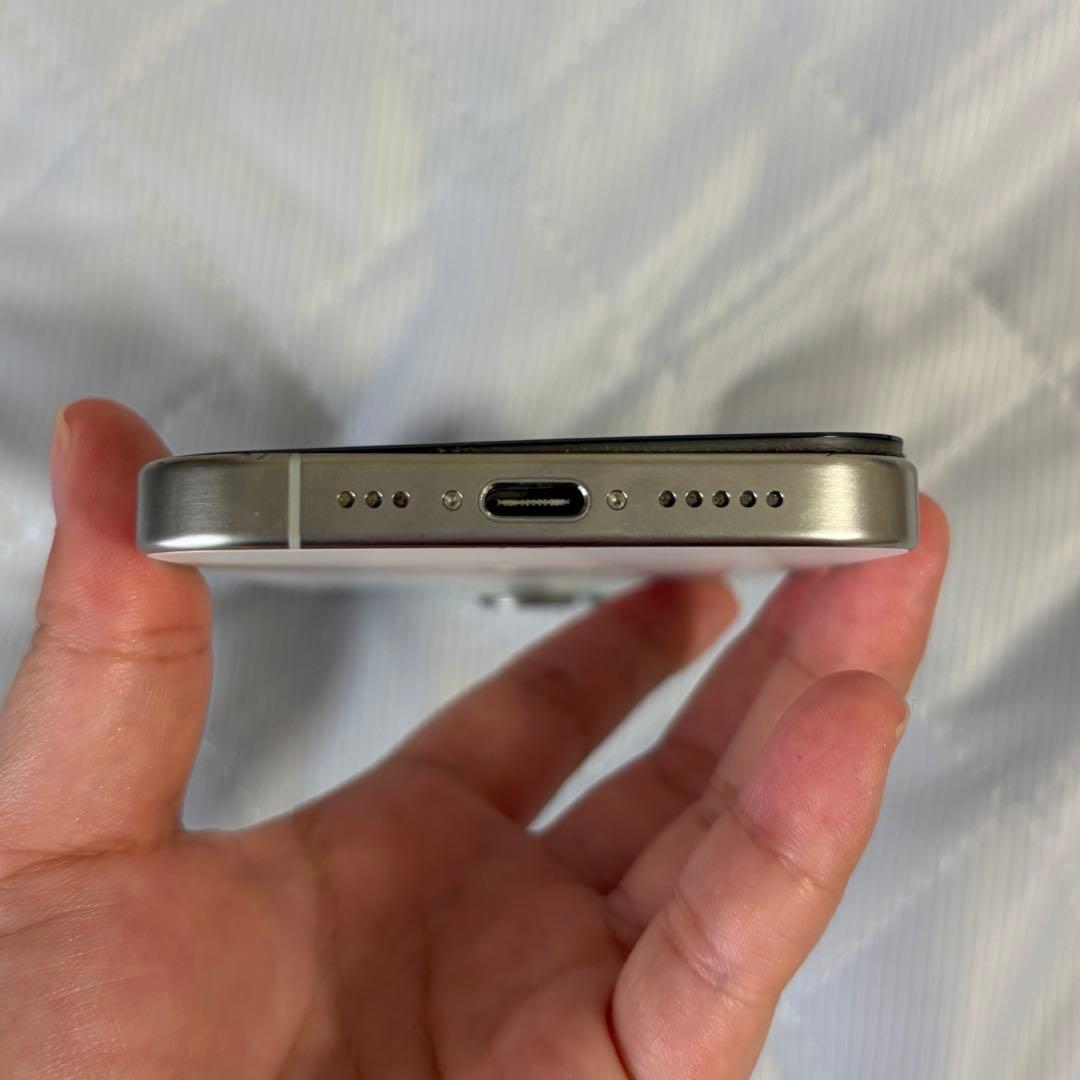 iPhone15pro 256GB ホワイトチタニウム