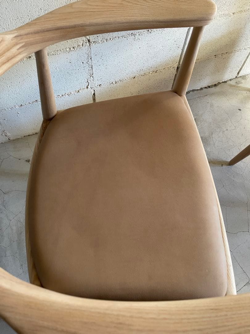 天然木無垢材 アームチェア　ラウンドチェア　ダイニングチェア　本革　北欧スタイル