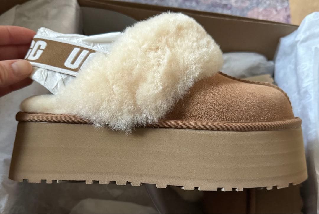 ⭐︎UGG W FUNKETTE チェスナット 新品未使用 23cm⭐︎