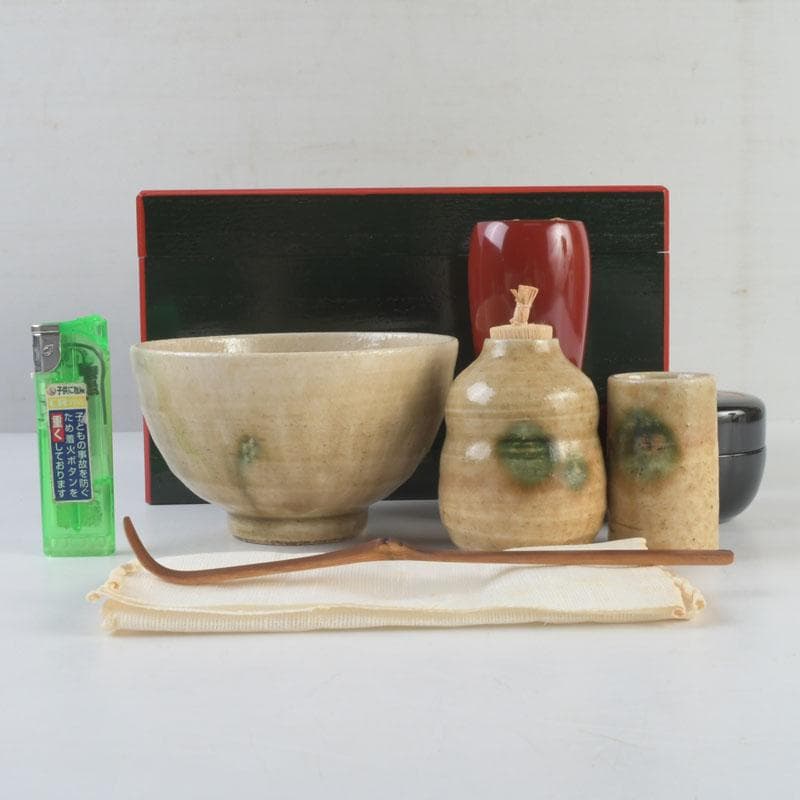 茶道具　桐木地本漆塗　利休茶箱　茶碗　棗　香合など　八点　一式　M　9549