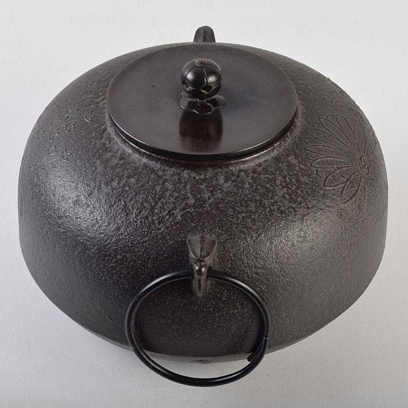 茶道具　人間国宝　釜師　高橋敬典作　菊桐文　平丸政所釜　共箱　V　R9044B