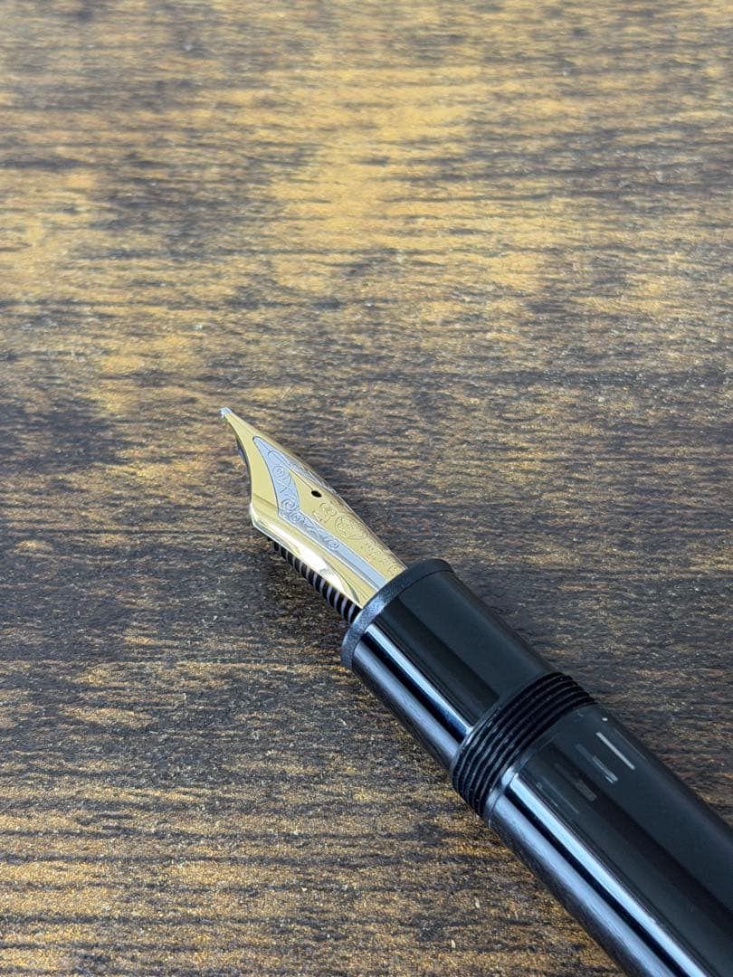 未使用に近い　149　BBニブ　18K ゴールド　三帯　ヘミングウェイ　万年筆