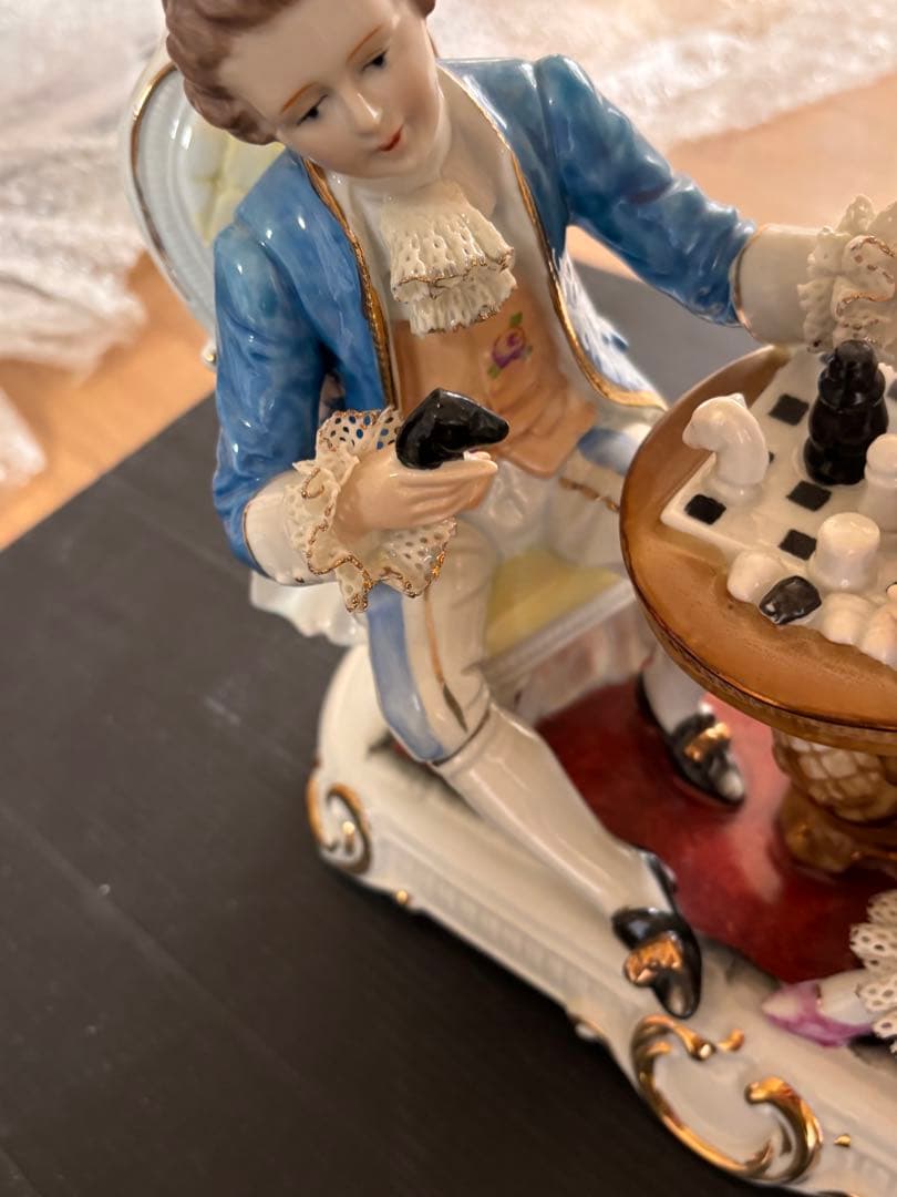 未使用箱あり❣️加藤工芸 レースドール陶器フィギリン チェスを楽しむ男女 大サイズ