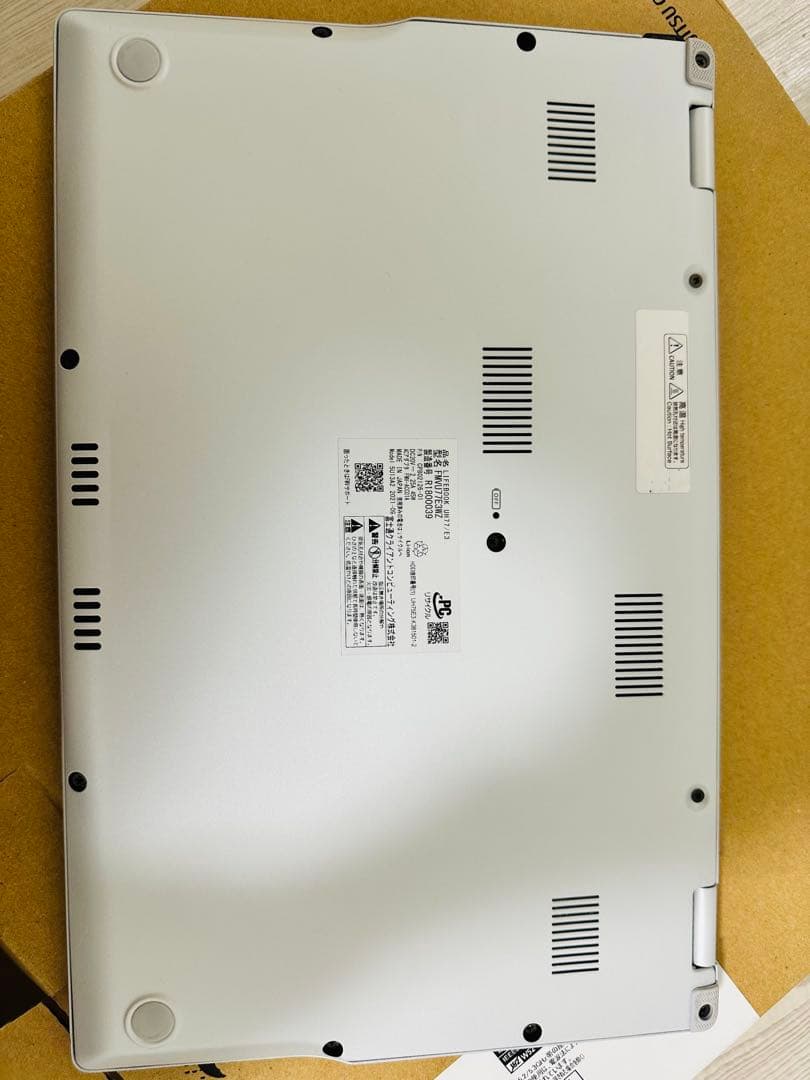 超美品　富士通LIFEBOOK UH77/E3