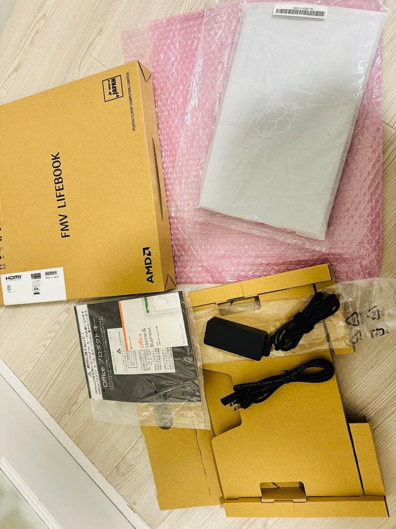 超美品　富士通LIFEBOOK UH77/E3