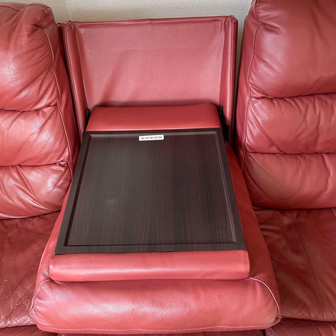 赤いレザー3人掛けソファ　リクライニング付き
