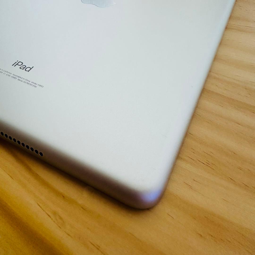 液晶無傷♪ iPad 6th 第六世代 32GB WIFI 新品キーボード付き♪