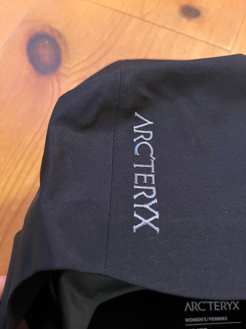 正規品タグ付き新品　アークテリクス　ベータジャケット　XS