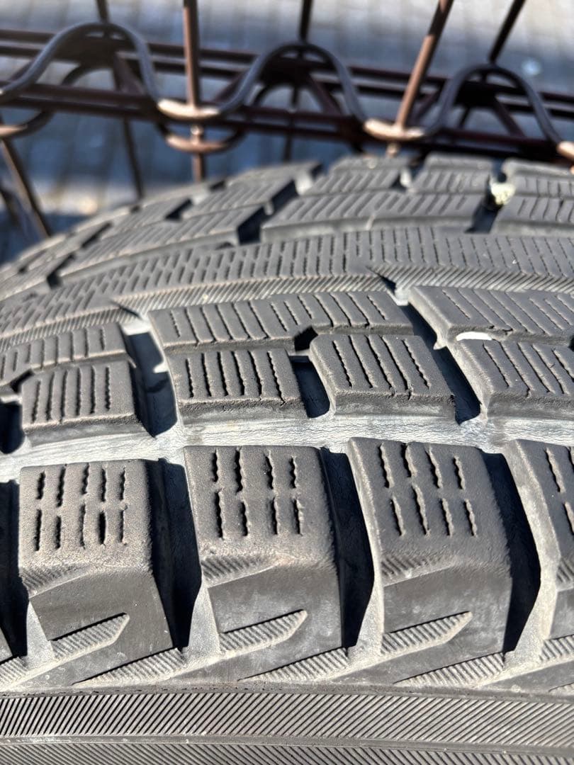 直接引取可　スタッドレスタイヤ ホイール 215/70-16 ナット付き