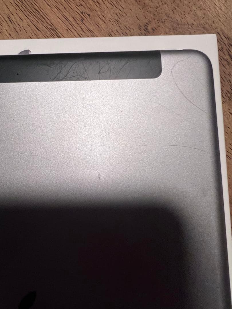 Apple iPad (第5世代) 128GB シルバー