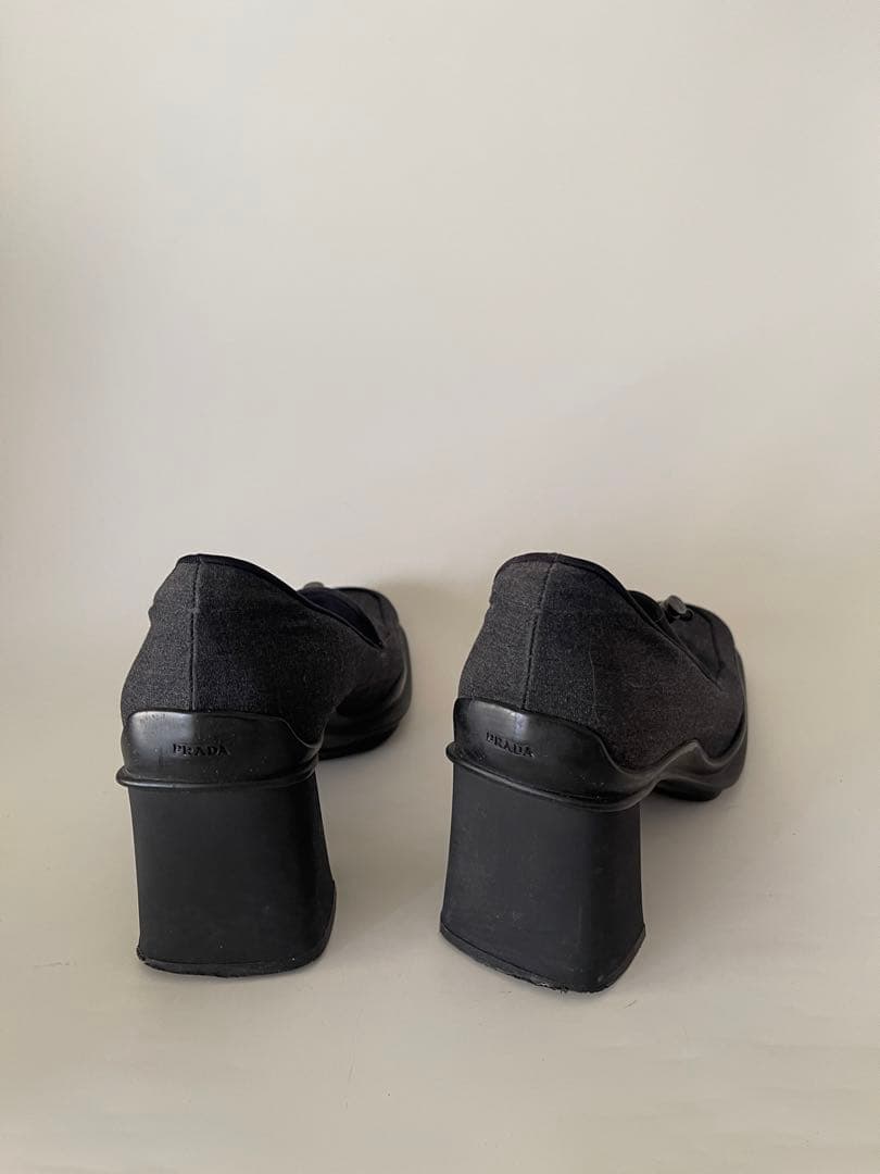 美品Pradaプラダブラックグレーヒール付きモカシンパンプス36.5