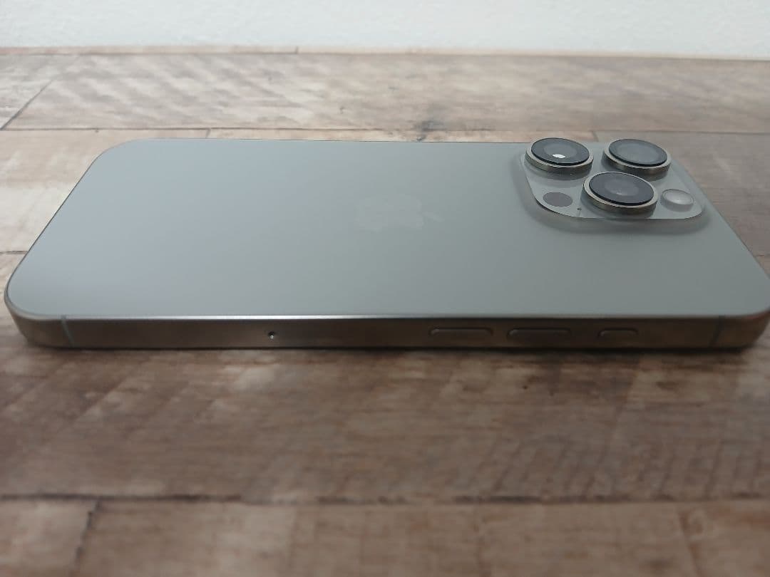 つ*る様 iPhone 16 Pro ジャンク品 / 部品取り・修理用*画面割れ