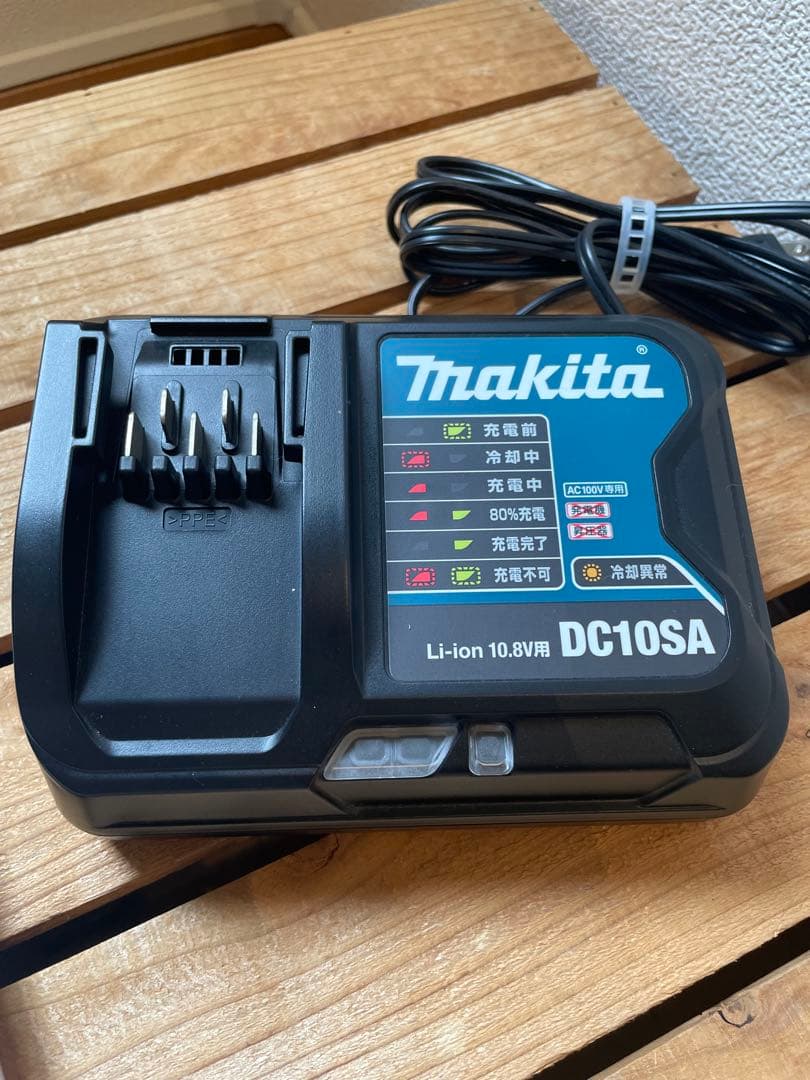 makita マキタ 充電式クリーナー CL107FD ホワイト 掃除機