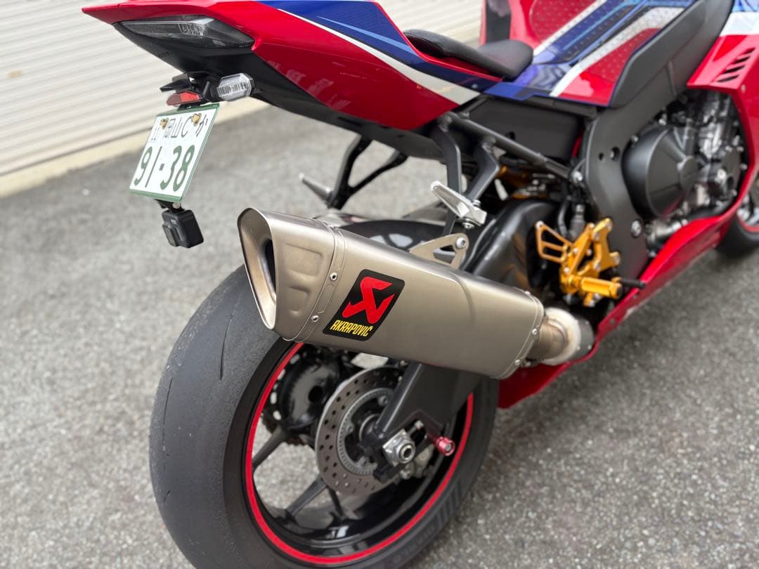 CBR1000RR-R 2020年式に取付　アクラポビッチ　スリップオンマフラー