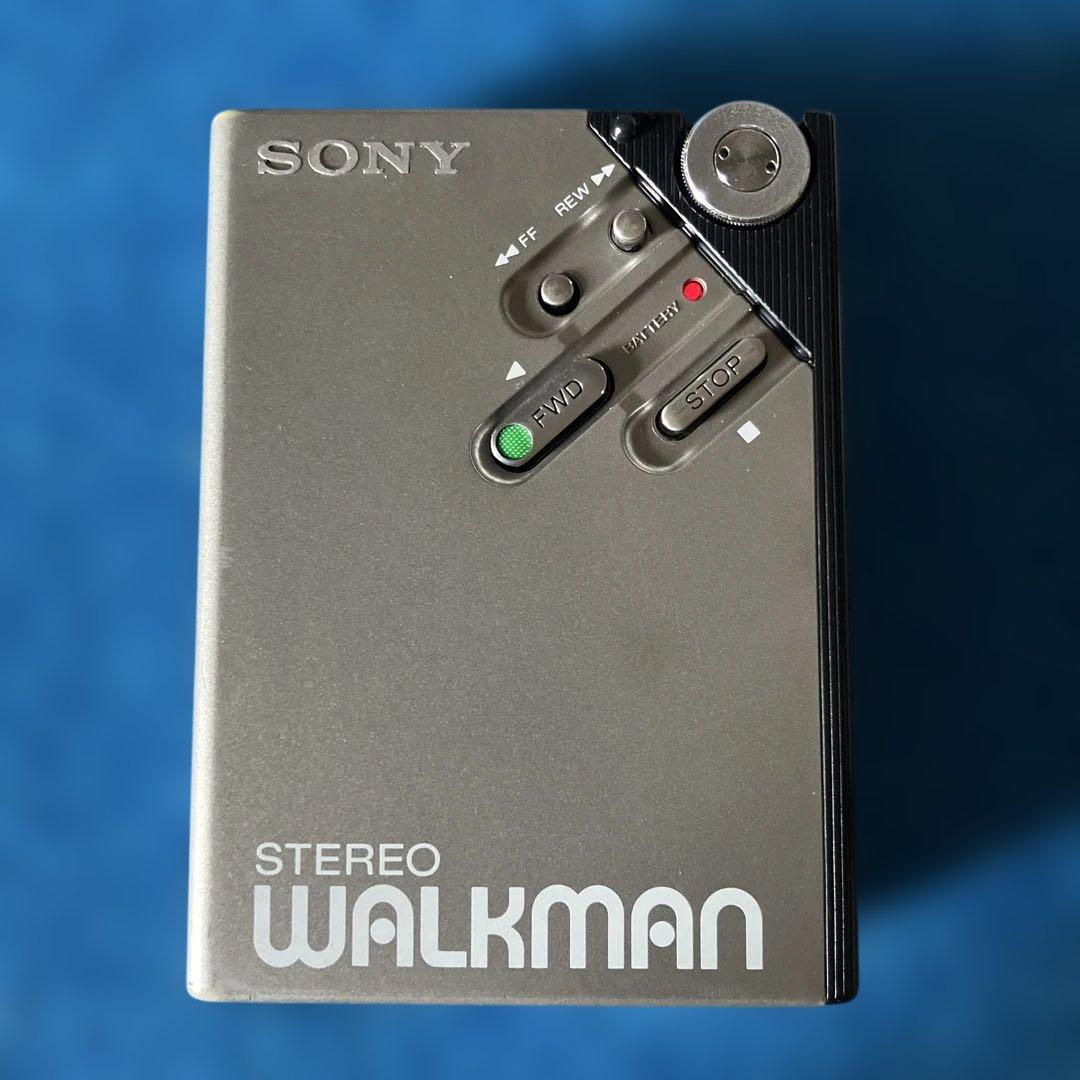 昭和レトロSONYカセットウォークマン1981年2月発売WM-2シルバー！