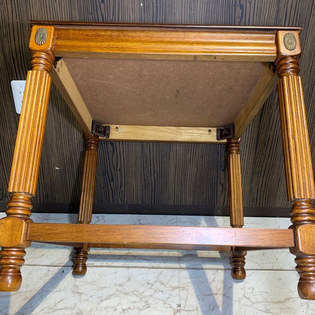 クラシック木製サイドテーブル