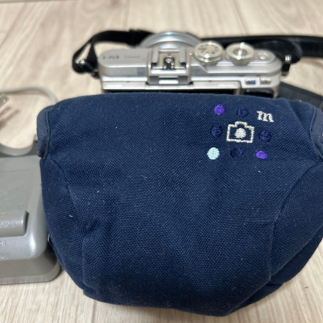 OLYMPUS E-PL8 ミラーレスカメラ レンズ付き14-42mm