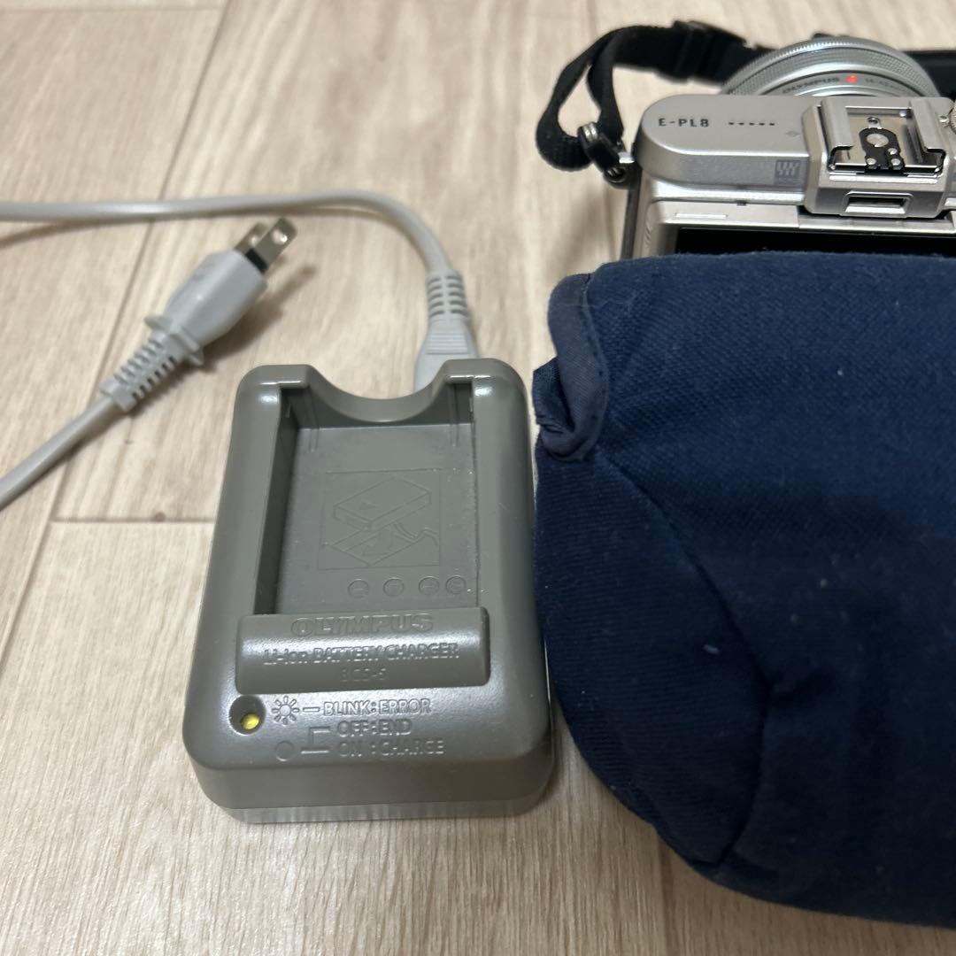 OLYMPUS E-PL8 ミラーレスカメラ レンズ付き14-42mm