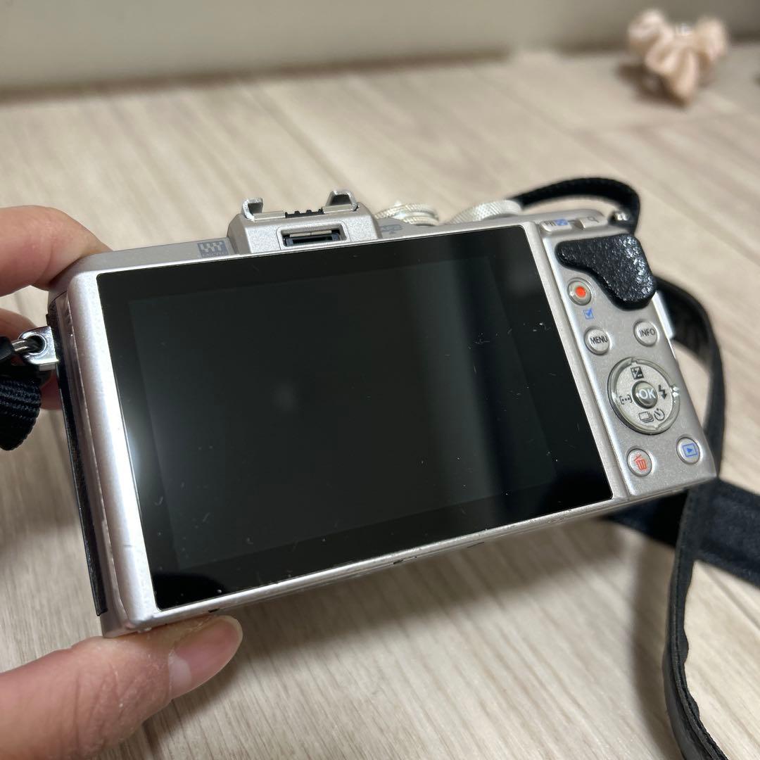 OLYMPUS E-PL8 ミラーレスカメラ レンズ付き14-42mm