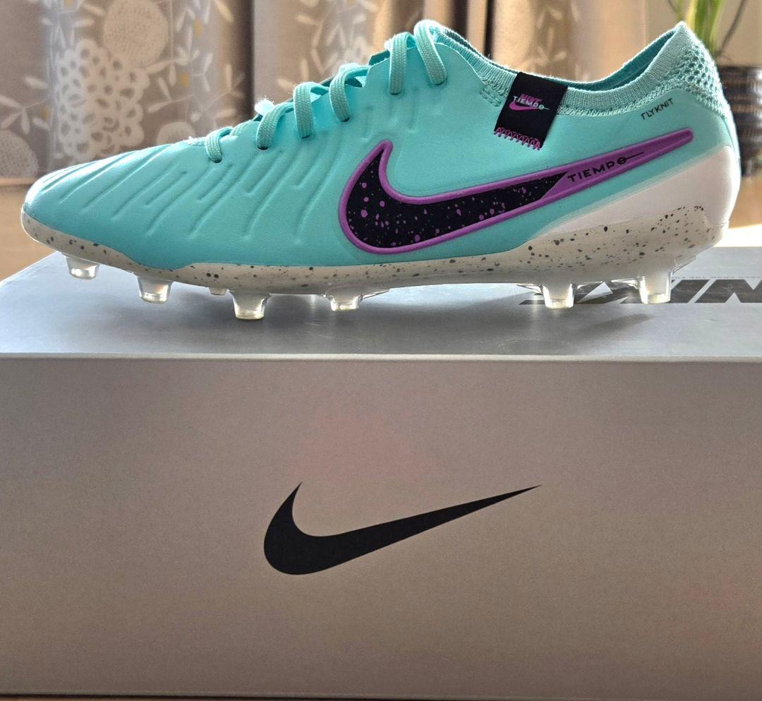 サッカースパイク　ナイキ　ティエンポ