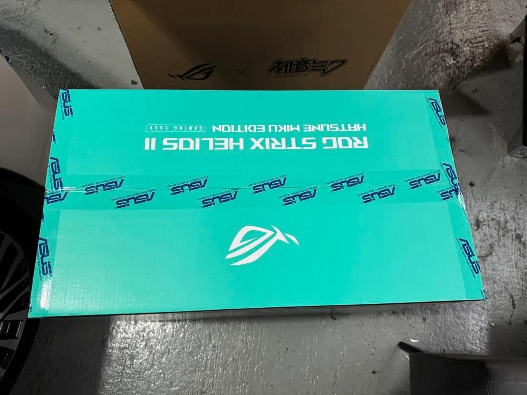 シャナ魚ROG Strix Helios II 初音ミクエディション