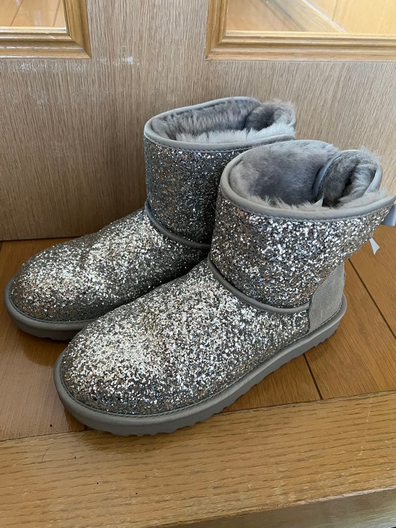 UGG リボングリッタームートンブーツ　25㎝
