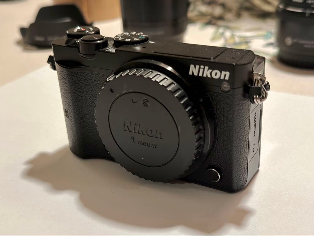 Nikon 1 J5 + 1 Nikkorレンズ3本+おまけ付き