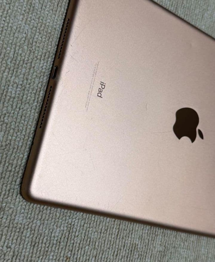 Ipad 第6世代32GB WI-FIモデル　ケース付き