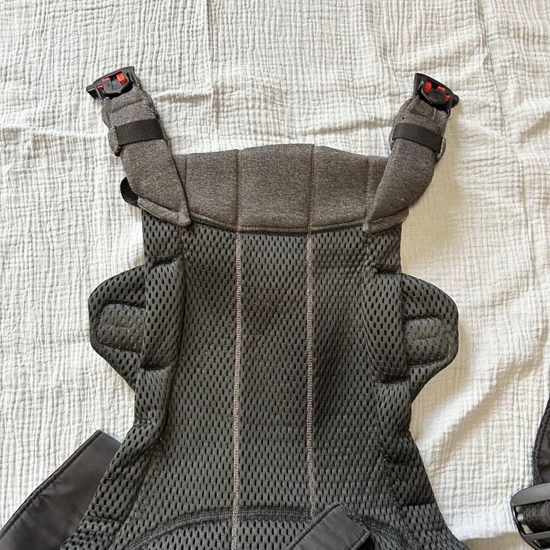 ハーモニー 抱っこ紐　ベビービョルン ブラック 黒 メッシュ よだれカバー付き