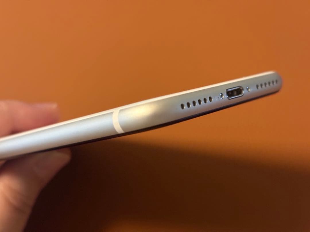 r*u様 iPhone SE (第2世代) 64GB ホワイト