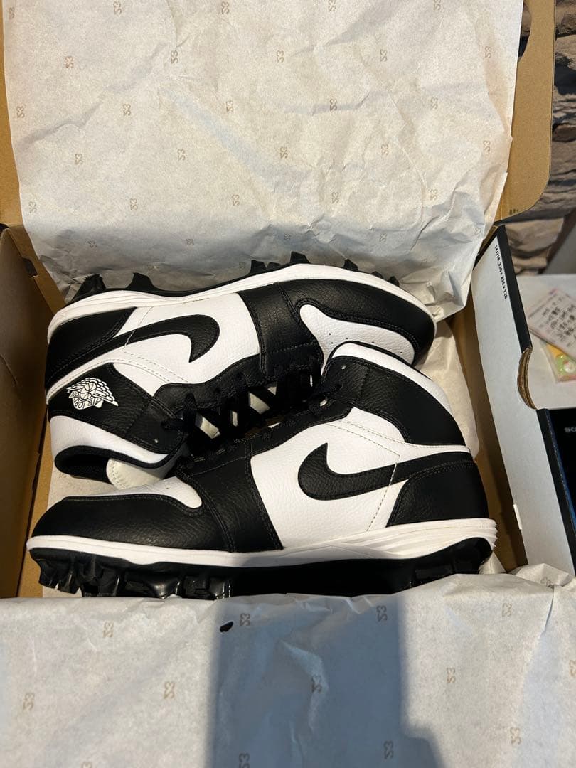 Nike Jordan ミッドカット スパイクシューズ 白黒