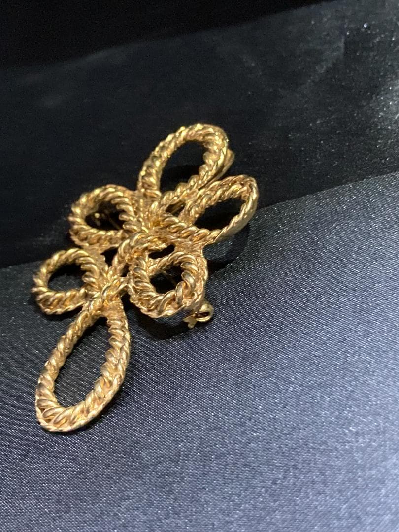 イヴ・サンローラン ゴールドカラー ロープ 結び目 ブローチ ヴィンテージ
