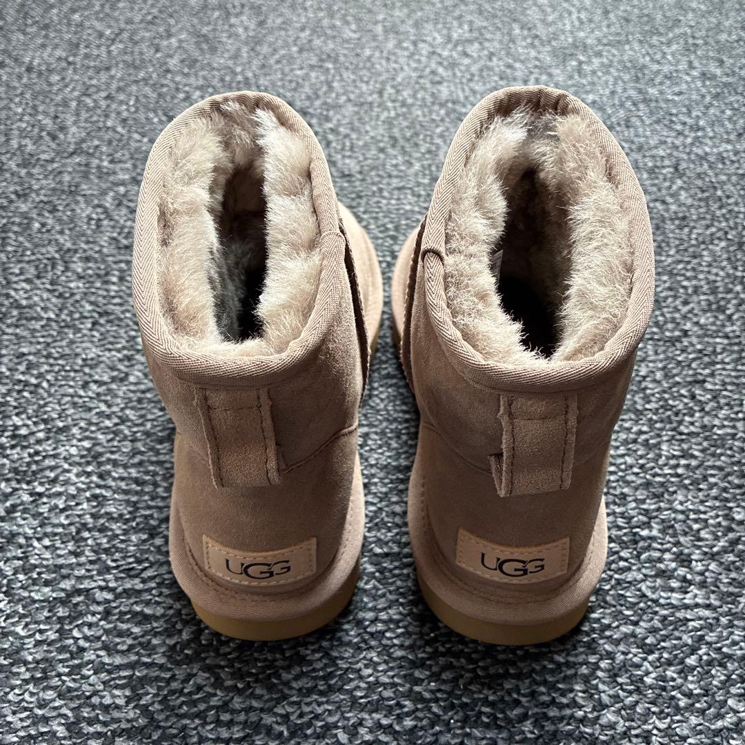 新品・未使用品 UGG CLASSIC MINI II ページュ 24.0cm