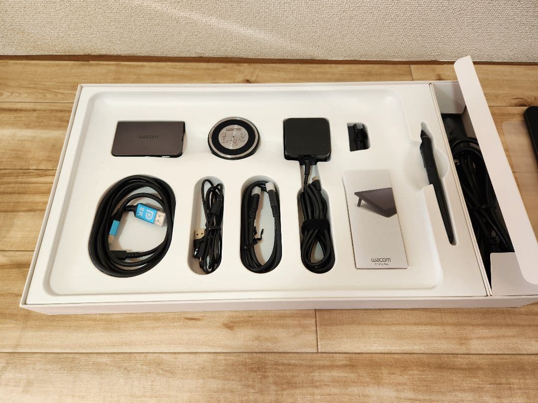 液タブ・ペンタブ Wacom Cintiq Pro 16 DTH-1620/AK0