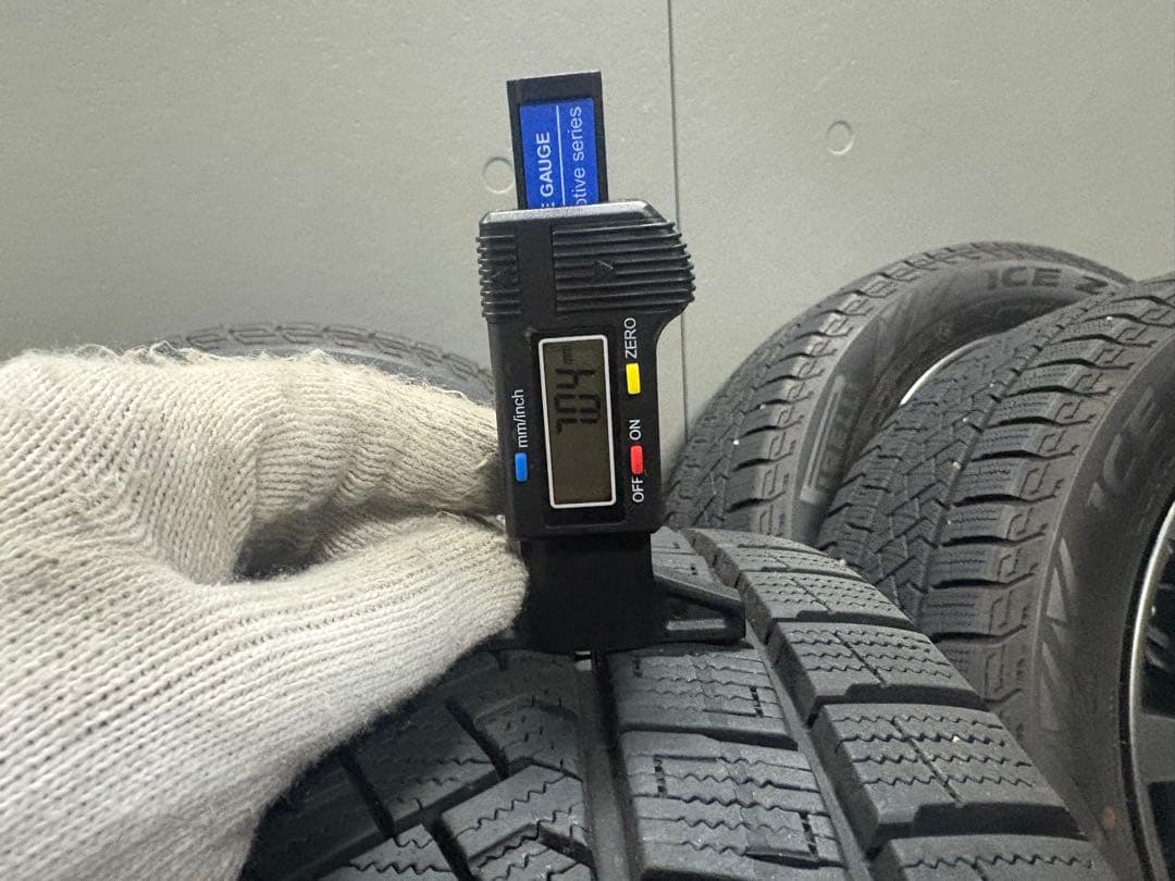 よっこ　取置　美品205/55R16スタッドレスpcd100 プリウス86