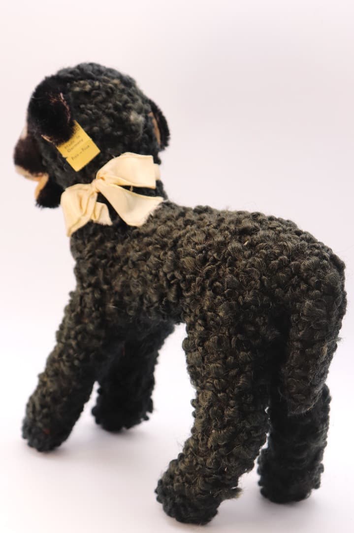 シュタイフ SWAPL 黒い羊のぬいぐるみ 左側半面に日焼け有り