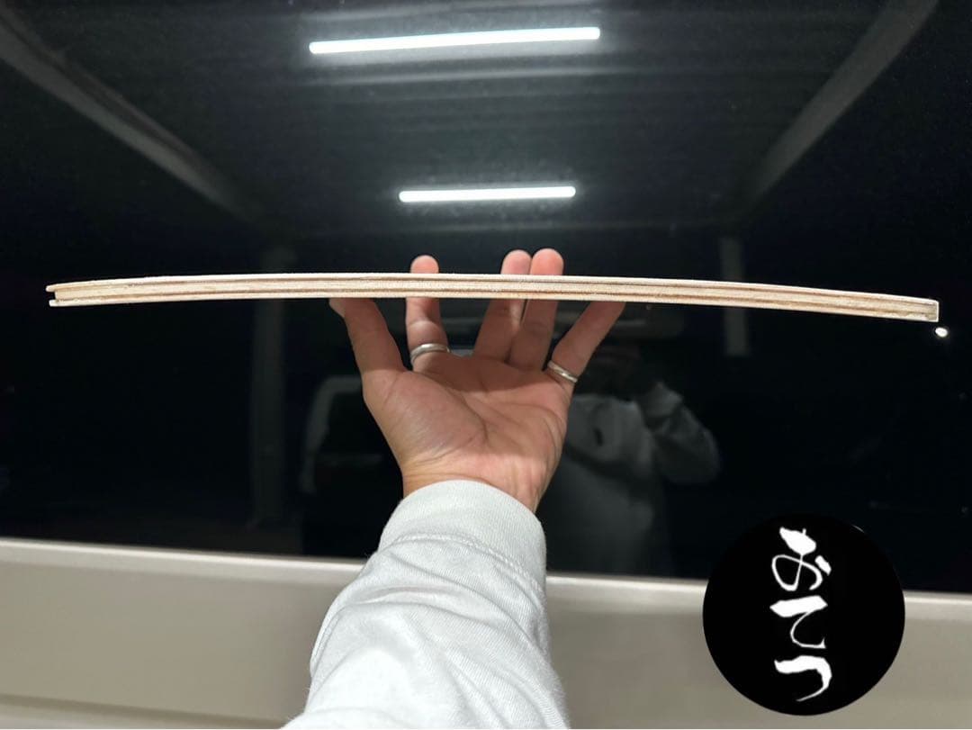 ハイエース WAVE2.3 運転席側小窓用 黒塗装 アタッチメント付き