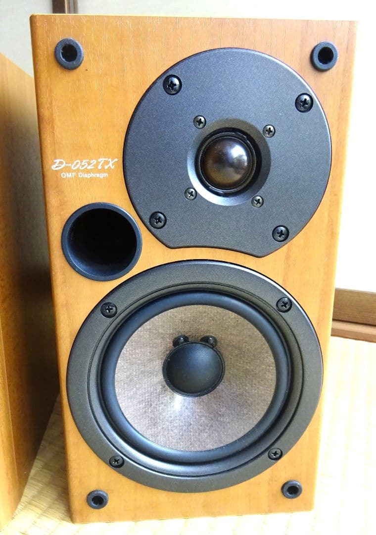 ONKYO スピーカー２台（D-052TX）