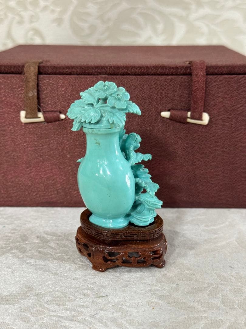 中国骨董　美術品　緑松石　彫刻　飾り物　木製台座付き