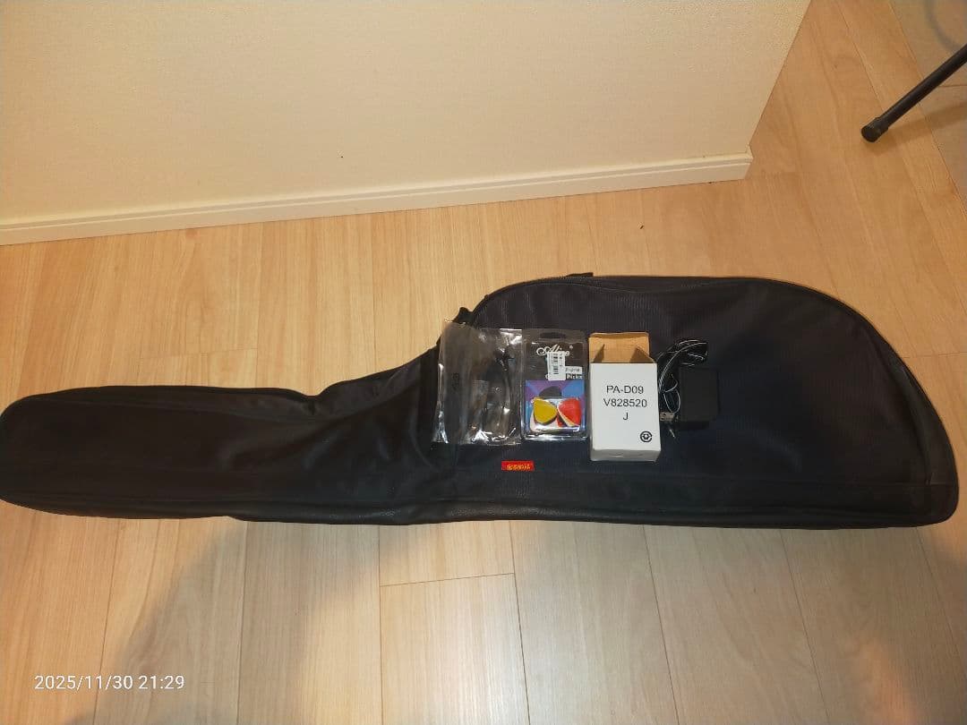 YAMAHAサイレントギター　SLG-100S　スタンド付