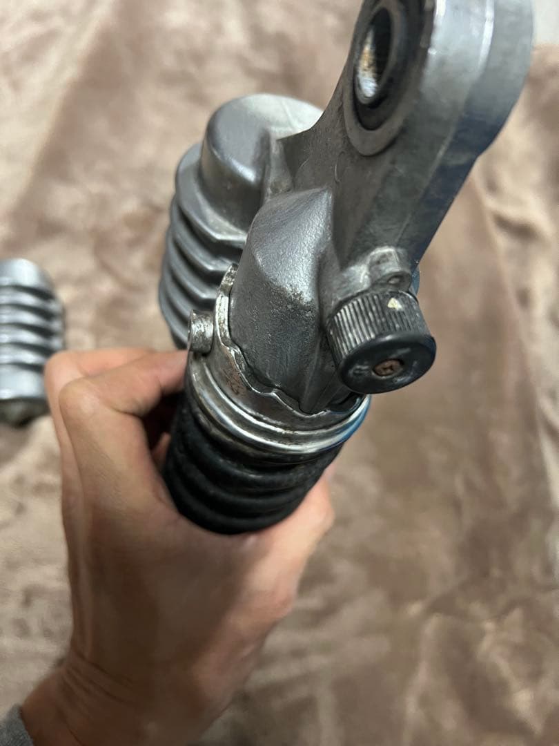 まさ✨プロフ必読✨即購入OK‼️ 純正リアサス　KYB