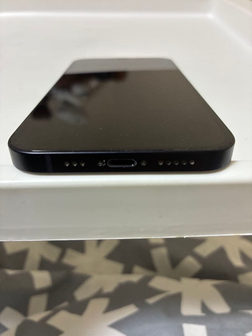 Apple iPhone 12 ブラック