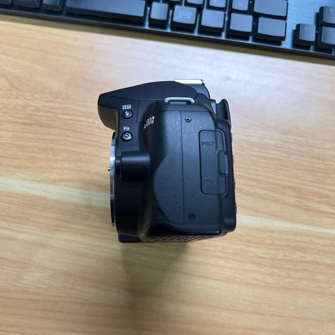Nikon D3000 デジタル一眼レフカメラ　シャッター数605枚