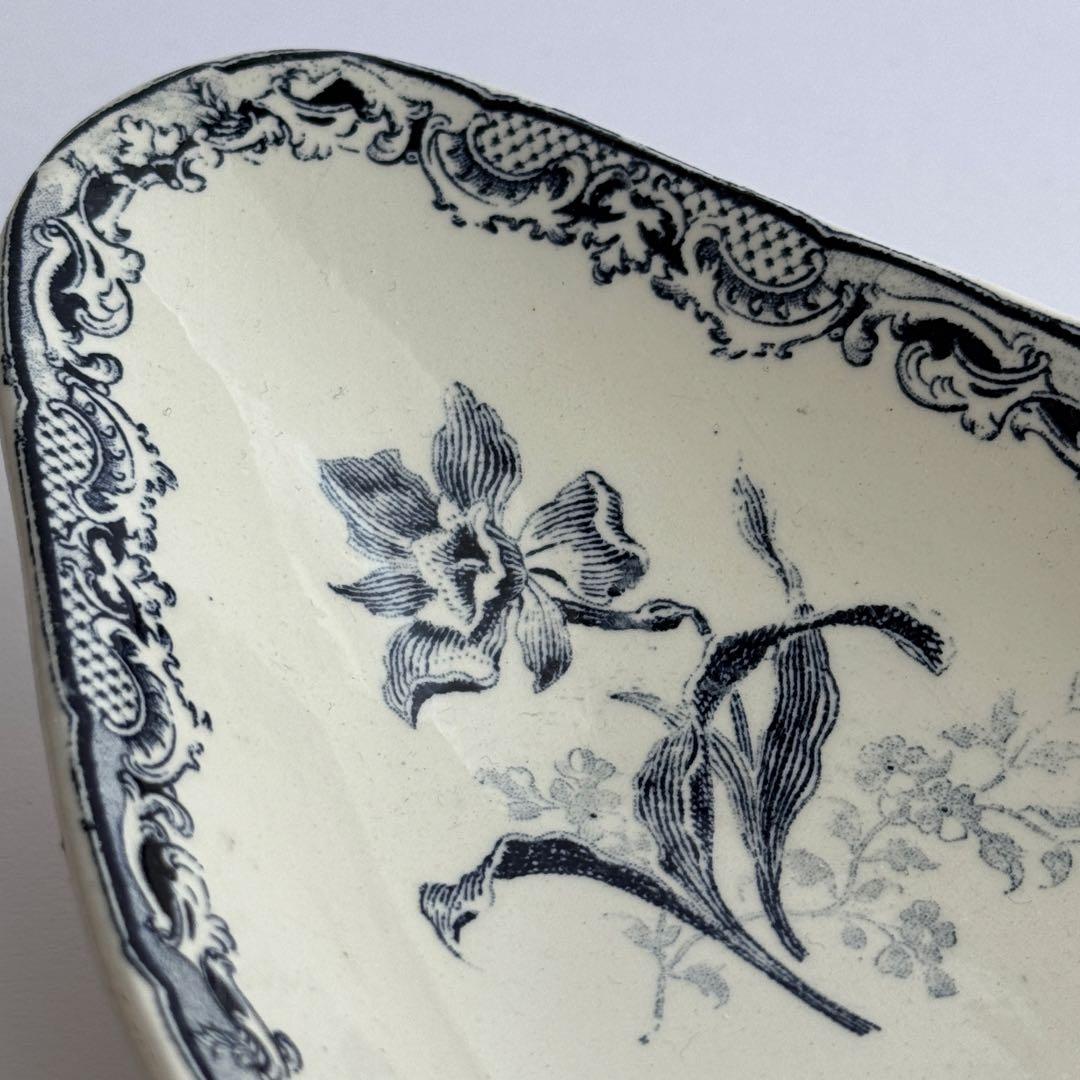 フランスアンティーク　サルグミンヌ　Fontanges ラヴィエ