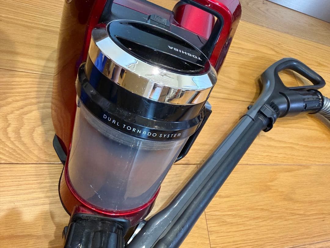 東芝　サイクロン式クリーナー トルネオ VC-C7(R) 掃除機　2023年製