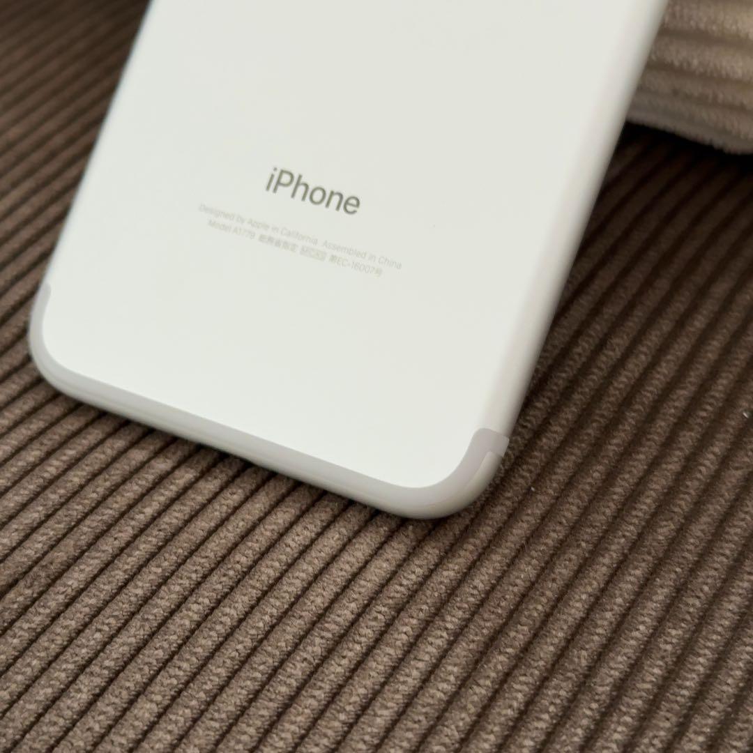 極美品　iPhone7 32GB シルバー　本体