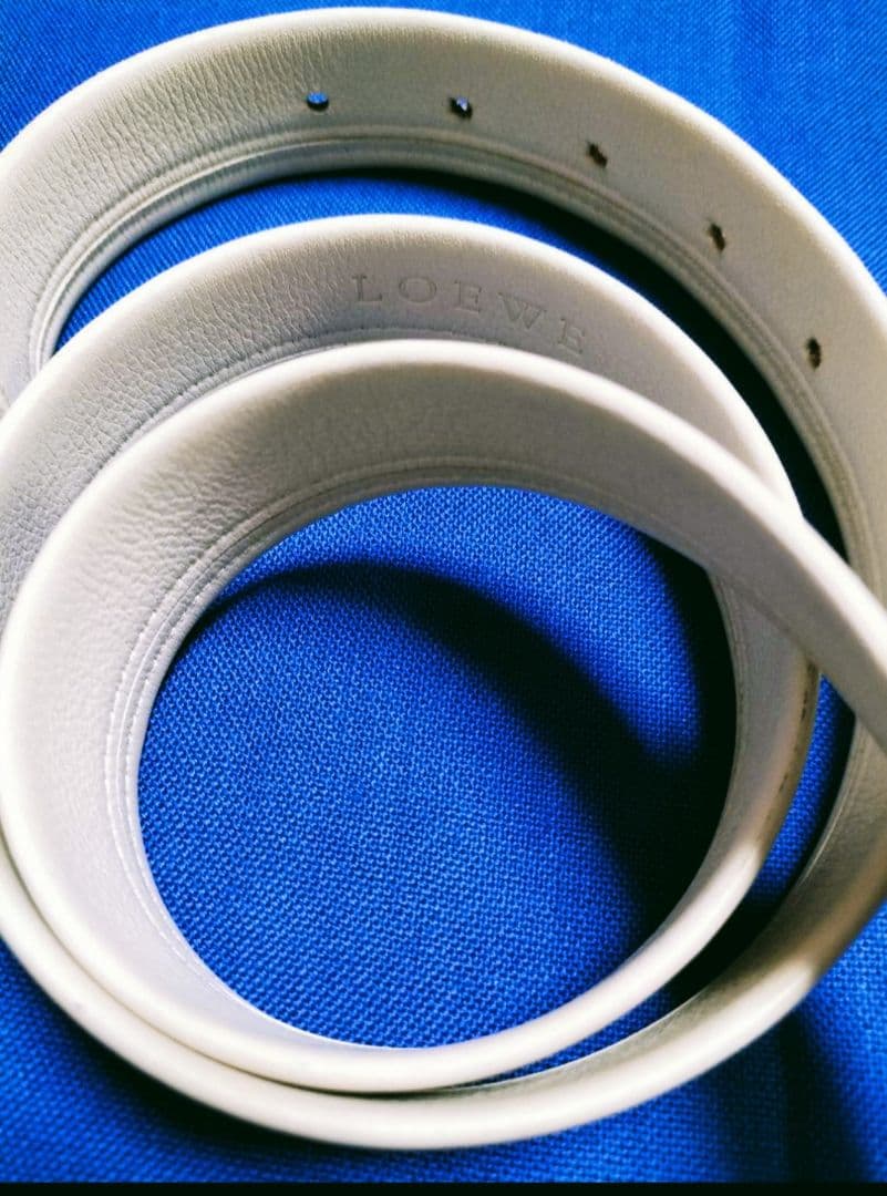 ✨特選品✨《LOEWE》✨ホワイト本革ベルト シルバーバックル 白ステッチベルト