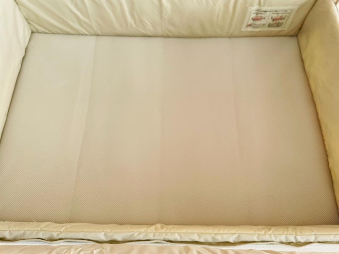 【美品】アップリカ ココネルエアー ベビーベッド　ミルクWH　ホワイト